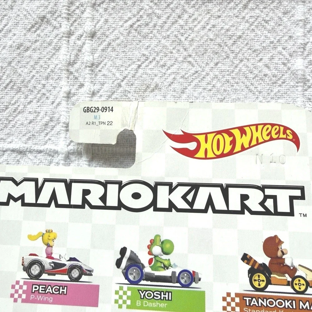 Hot Wheels Mario Kart Yoshi B-Dasher Diecast Car GBG29-0914